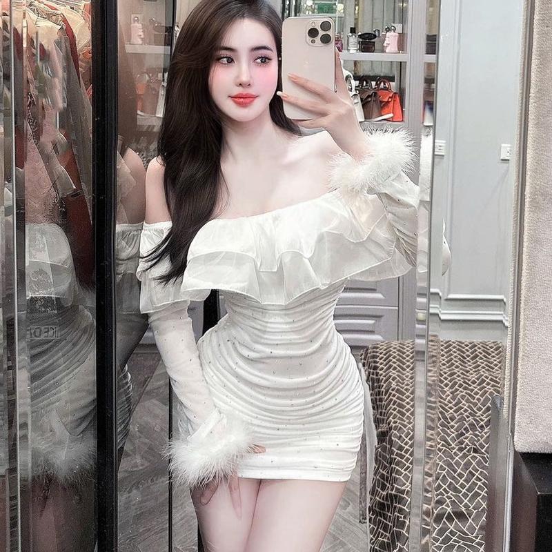 Váy thiết kế body trễ vai bèo nhún đính đá tay lông NQ882