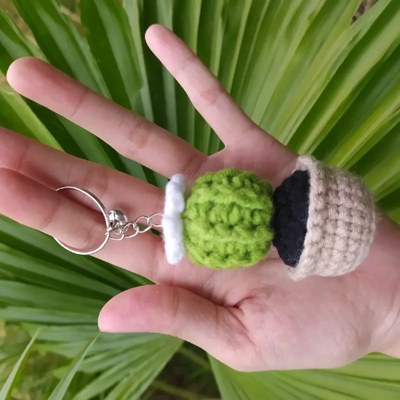Móc khoá hình chậu xương rồng nở hoa bằng len handmade 4