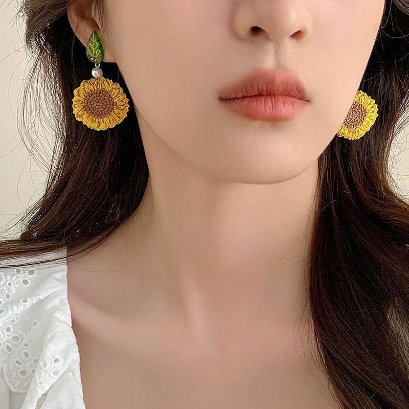 Product Introduction of [1325 Positive Reviews] Sunflower Pastoral Style Flower Non-Pierced Earrings Retro Mosquito Coil Cloth Art Studs Hong Kong Style Elegant Woven Ear Clips 2