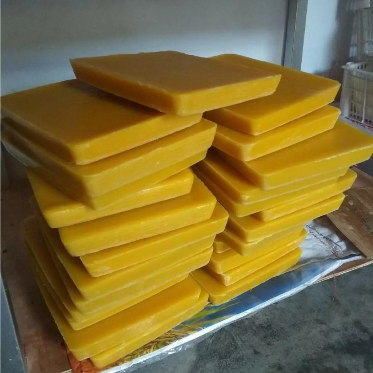 Beeswax 500 Gram Lilin lebah Madu Buah