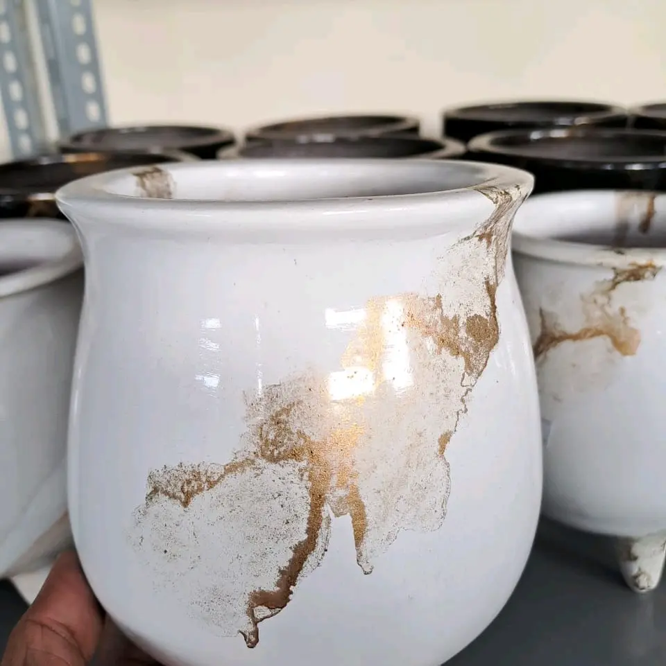 Pot Tanah liat putih Ag.Komkom Magenta