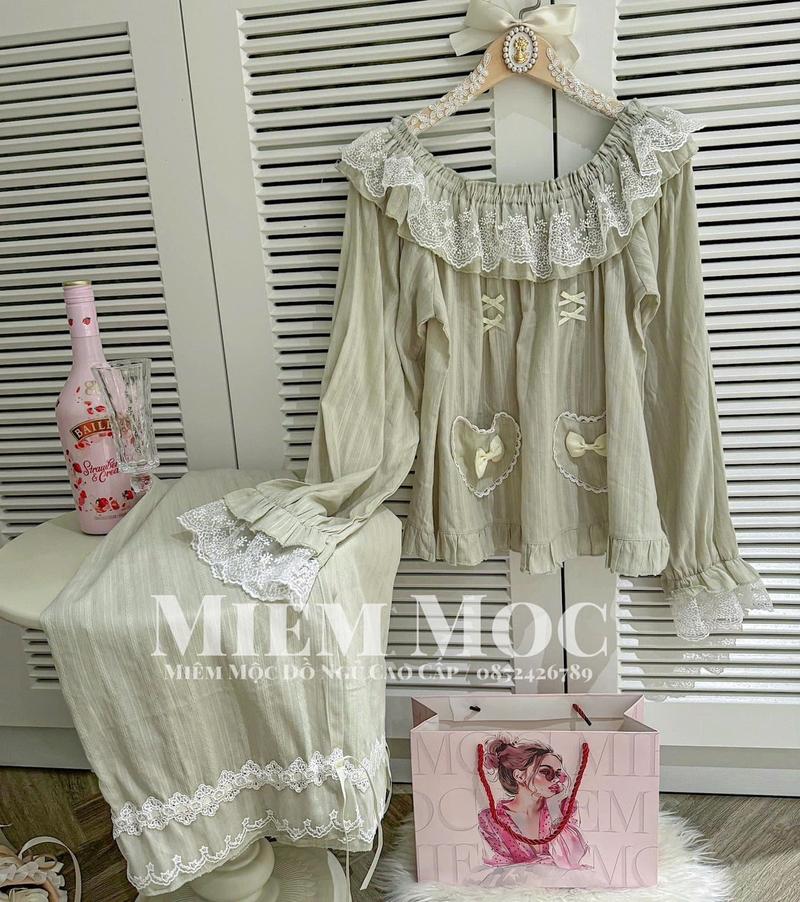 Product Introduction of Pijama xanh cổ phối đính nơ siêu xinh freesize  Nữ Áo Ngủ 3