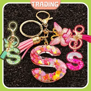 Gantungan Kunci Huruf Berwarna/Gantungan Kunci Huruf Kapital 26/Gantungan Kunci Kupu-kupu/Dapat Digantung Di Tas Bahu/Tas Sekolah/Boneka/Gantungan Kunci Yang Terlihat Bagus Saat Berfoto