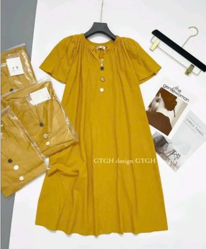 váy vàng cổ V đính đá điệu đà phong cách trẻ trung 1