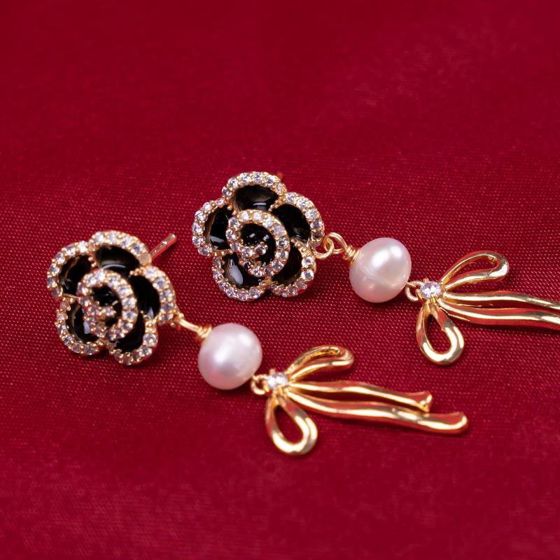 Bộ Phụ Kiện Charm Hoa Hồng Đen Hạt Nước Ngọt Khóa Mạ G14K Sang Trọng Qúy Phái