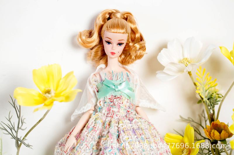 Product Introduction of Xianxian Supermodel Doll Dress Accessories 30cm European and American Style Original Fashion Dress Set 21