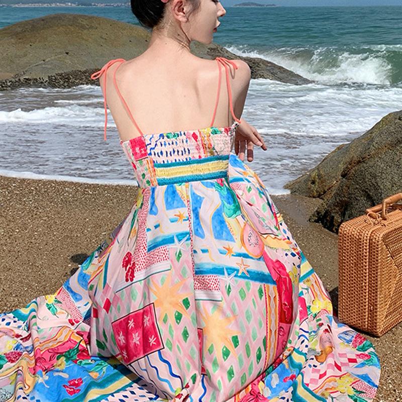 Gaun Wanita Tanpa Lengan Berpinggang Tinggi dengan Motif Warna-warni, Hem Lebar, dan Tali Bahu