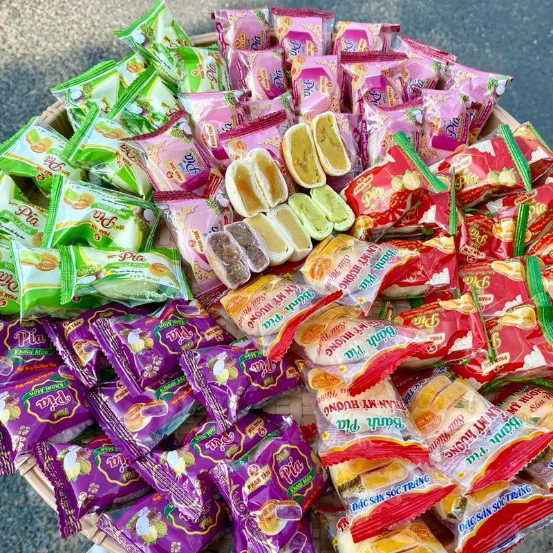 1KG bánh pía 5 Vị : Môn , Dứa , Trứng Muối , Đậu xanh sầu riêng có mứt bí, Đậu Xanh sầu riêng không có mứt bí ( Ít ngọt)