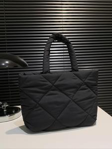 Bolsa tote casual minimalista acolchada para mujer, bolsa de hombro acolchada de gran capacidad y moderna, bolsa tote chic que combina con todo para uso diario