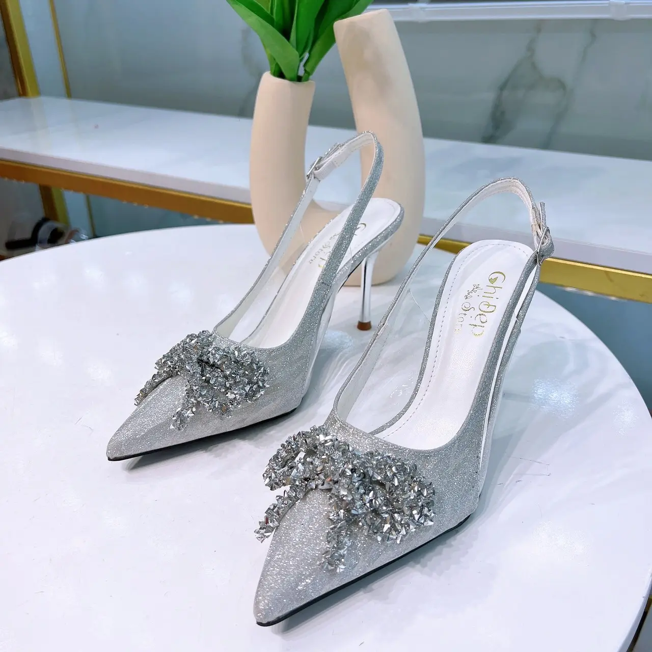 Chị Đẹp Store - Giày Cao Gót Bít Mũi Chất Kim Tuyến Phối Mika Đính Nơ Xước Gót Nhọn 7-9cm - U50 Shoes Nữ
