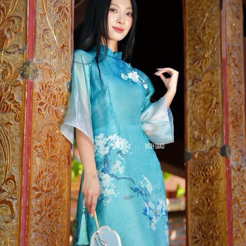 Áo dài Tơ In Bích Giao xanh dịu dàng,tươi mát chị em chụp ảnh đi lễ chùa đảm bảo hợp rơ. Nữ 1