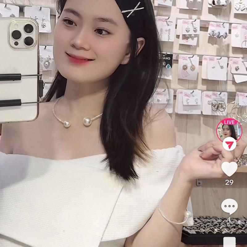 ( Mua 1 Tặng 1) MUA 1 Vòng cổ Đính đá Tăg 1 vòng tay Sang Trọng Hàn Quốc thanh lịch Mino accessory Women Trang Sức Khuyên Tai Hoa Tai ns1m 3