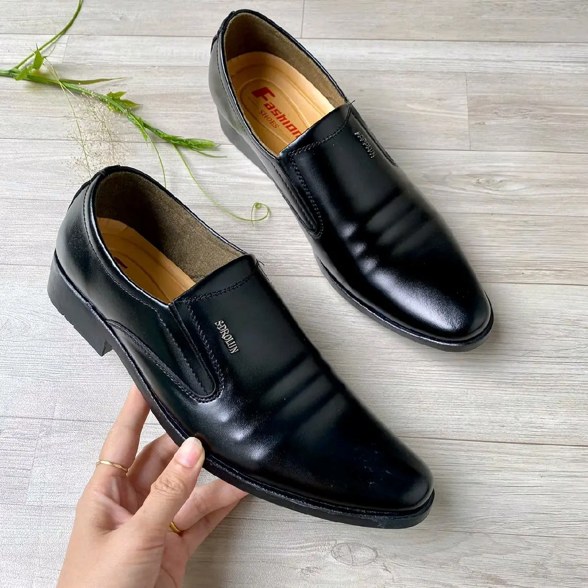 BH 1 năm-Giày Tây công sở Mã DK01,giày da bò trơn sản xuất thủ công tại langc nghề truyền thống.Đế căo su khâu chắc chắn.