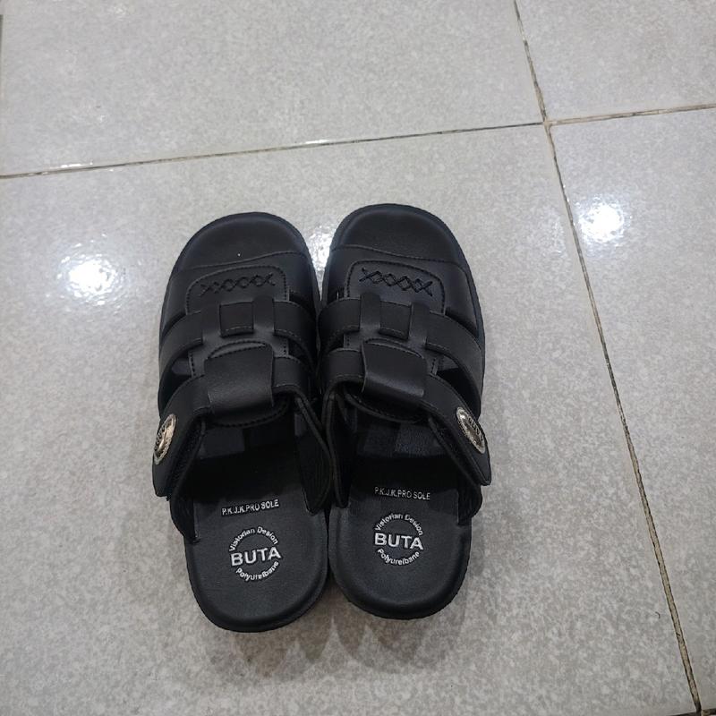 Dép da thái nam hiệu Buta. hàng đúc liền giữa quai và đế có 2 màu. size 38 đến 42 3