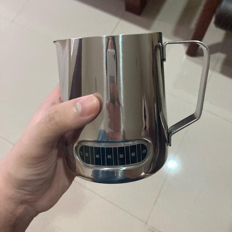 Product Introduction of Temperature Sense Milk Frothing Pitcher Large Capacity Stainless Steel Food-grade Milk Latte Cup for Bakery 0