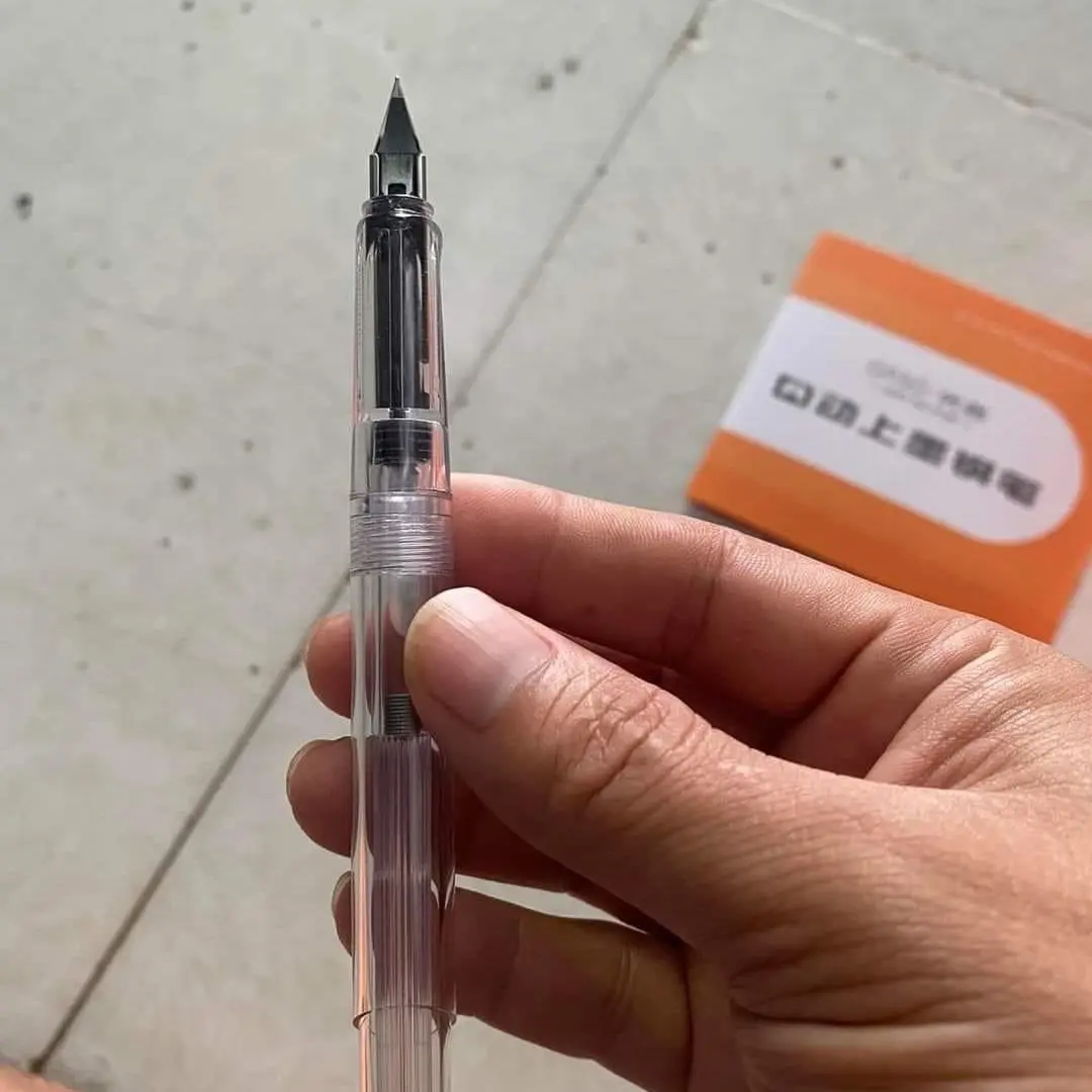 Bút máy tự bơm mực