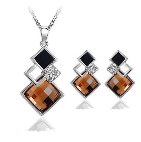 Product Introduction of Fashion Temperament Jewelry Set for Women, Classic European and American Geometric Square Crystal Acrylic 13