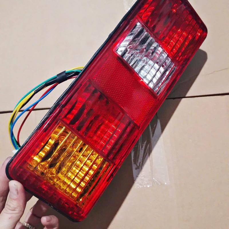 Đèn hậu đèn lái xe tải KENBO 990kg có sẵn bóng loại tốt ( giá 1 cái) Phụ Tùng Phú Lộc