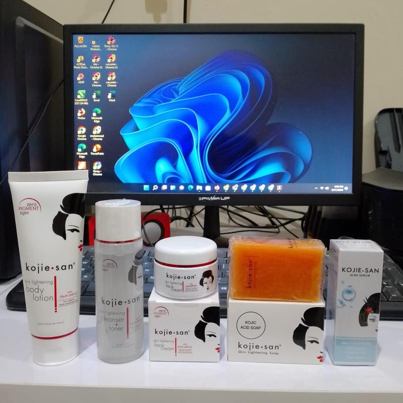 ( AKU MURAH ) New Paket Kojie san 5in1 / Body Lotion 100g / Toner+Cleanser 100ml / Face Lightening Cream 30gr / Kojic Acid Soap 65gr / Serum Kojiesan 25ml Original 100% BPOM Cleanser Kerutan Membersihkan Mencerahkan Muka Vitamin Wajah 3