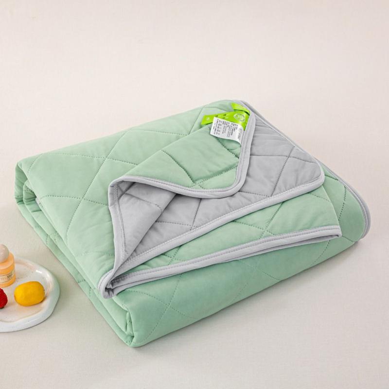 Product Introduction of High Quality Double Sided Cooling Blanket Skin-Friendly Cold Effect Conditioning Quilt Lightweight Breathable Cooler Quilt Spring Summer 14