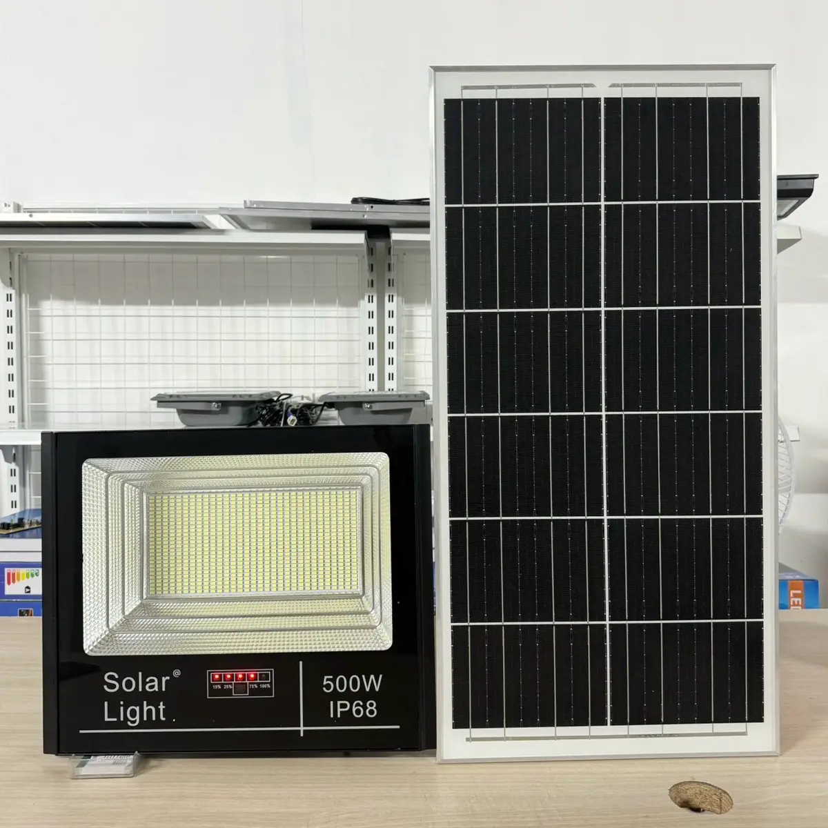Đèn Pha Nhôm NLMT 500W Tấm Pin Mono Hiệu Suấ Cao