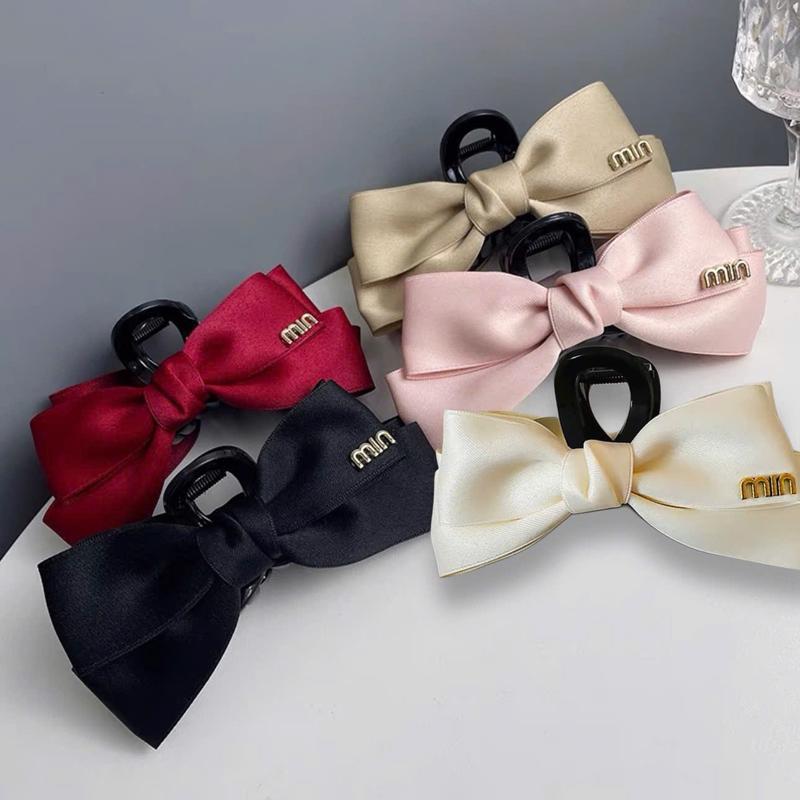 Kẹp tóc nơ ruy băng 5 màu cho nữ gắn chữ vàng A528