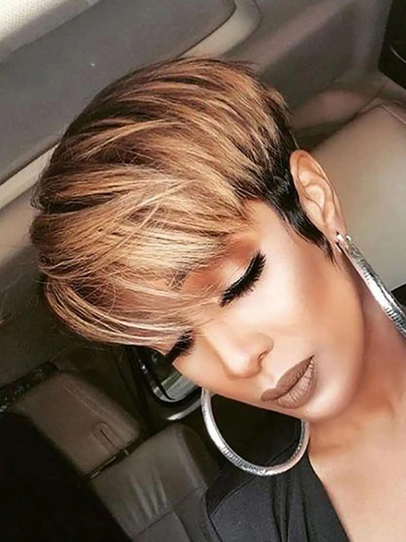Women's Short Straight Pixie Cut Synthetic Wigs with Bangs, Heat Resistant Natural Looking Wigs for Daily Use, Anime Cosplay