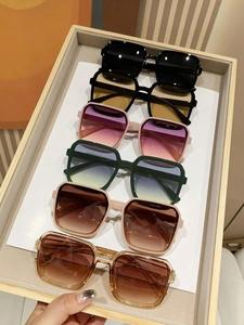 Gafas de sol unisex de estilo simple, gafas de sol informales de moda con montura cuadrada para uso diario, accesorios de moda para actividades al aire libre, gafas para mujeres de cara redonda