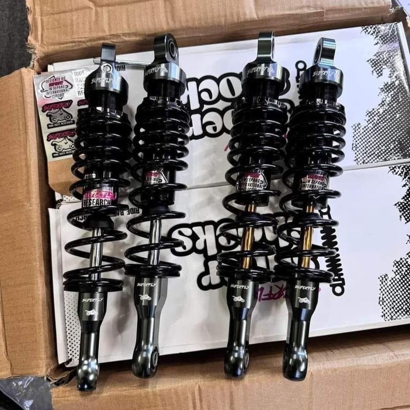 Phuộc nhúng, giảm xóc sử dụng cho Wave Dream Future led và tay ga xe Vison Click Vario thương hiệu Super Fly. Sản phẩm có mẫu ty phuộc màu vàng và ty phuộc màu trắng