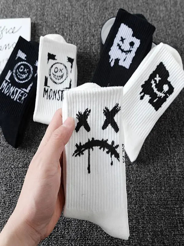 Random Men's Halloween Themed Mid-calf Socks, Casual Comfortable Breathable Socks for Daily Wear, Men's Socks for All Seasons, Socks Pairs 4