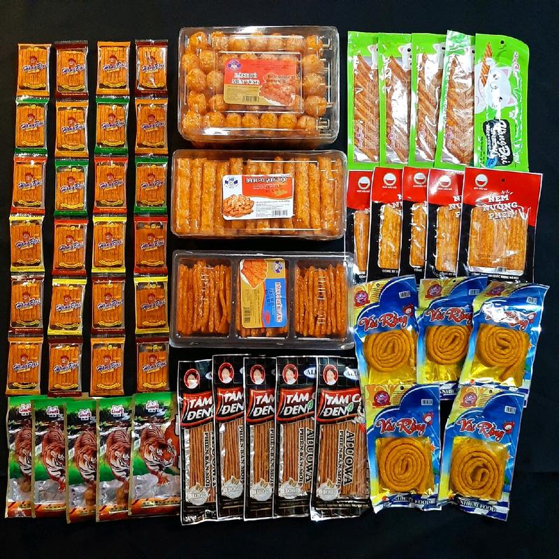 Combo đồ ăn vặt gồm 3 món bánh Pò kèm 5 snack hổ kaka 5 snack nem nướng phên 5 mèo yêu cá 5 tăm cay đen 5 snack vòi rồng và 24 snack miếng cay cay Moon Foods Chua Kem