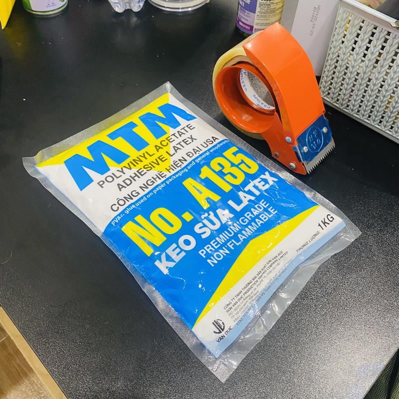 Keo sữa Latex No. 135 (1kg) chuyên dùng dán giấy, dán sàn, dán thảm và simili - LamHoangGroups