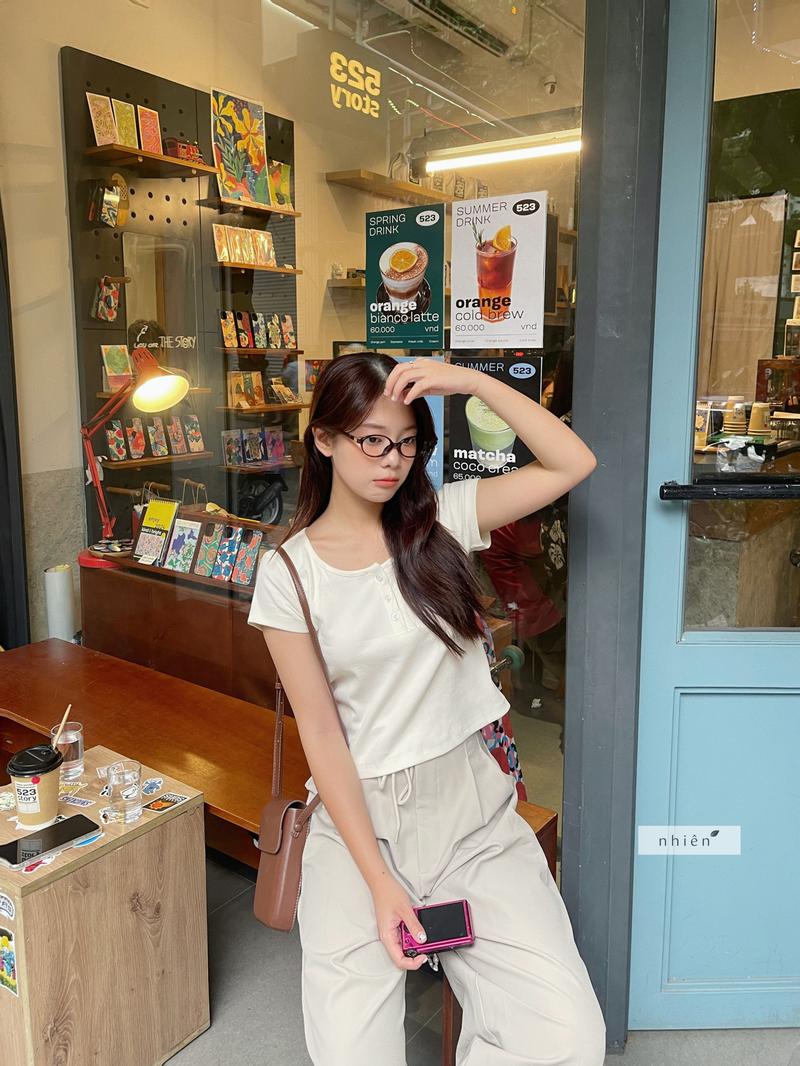 Product Introduction of Tamie Top - Áo thun nữ tay ngắn - áo thun cổ tròn nhiennhienvintage BT221 Women 3