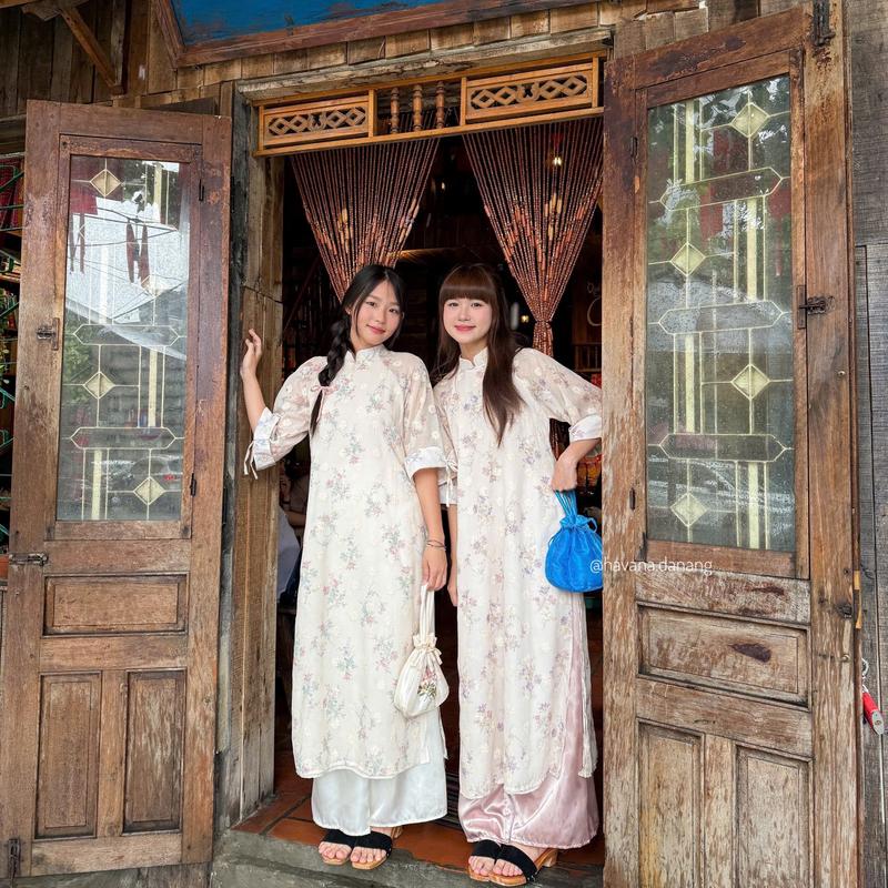 {HÀNG GIAO SAU TẾT} Áo dài LẠC HÀ cổ sen thêu hoa phối dây buộc nơ tôn eo duyên dáng kèm quần phi bóng HAVANA AD106