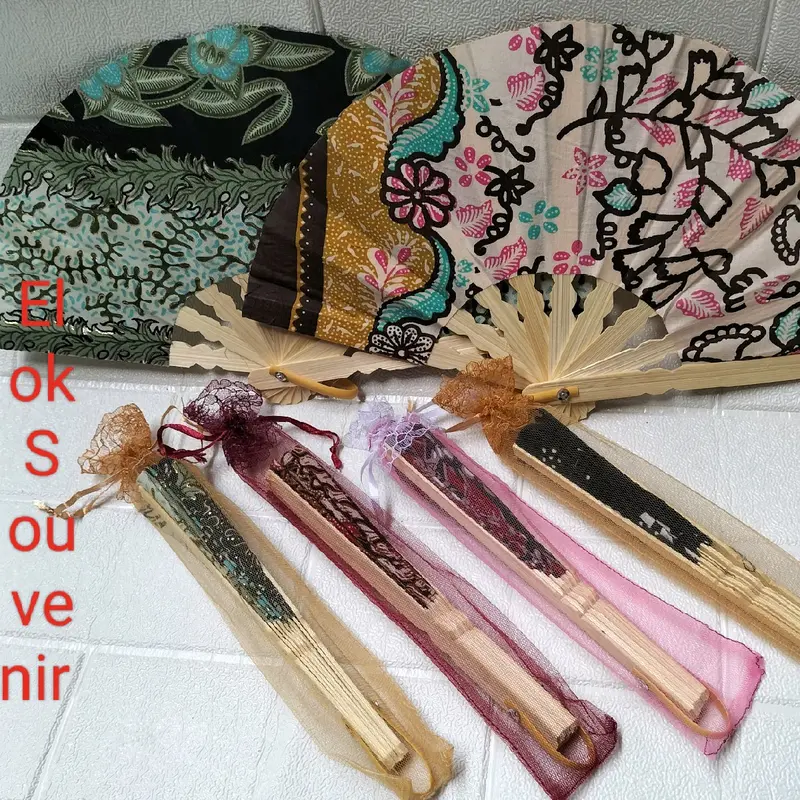Isi 50 Pcs Souvenir Pernikahan Kipas Batik Sedang Kemas Tile Cantik Bambu Kain 0