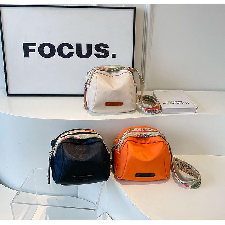 Product Introduction of Large Capacity Simple New Shoulder Small Cloth Bag Women's Messenger Bag Women's Bag Fashion All-Match Lightweight Oxford Cloth Shell Bag 11