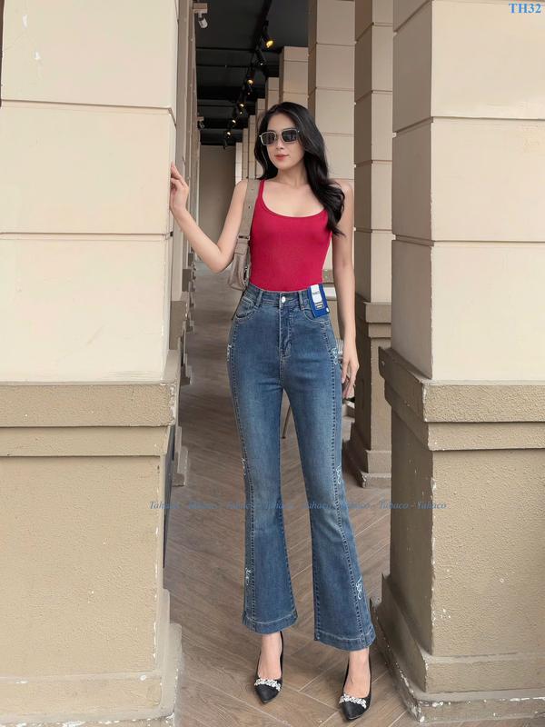 Quần jean nữ loe lỡ 9 tất, thêu THC, màu xanh rêu bụi dễ thương