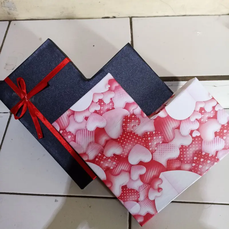 snack box bentuk love Cemilan, hampers Cokelat viral, kado ulang tahun,anniversarry dan pasangan Gift Makanan Chocolate 2