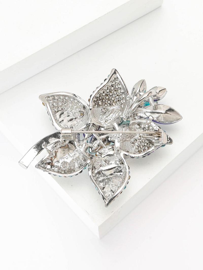 Product Introduction of Shining Artificial Crystal Flower Design Brooch, Fashionable Clothes Accessories for Women, Trendy All-match & Exquisite Brooch for Birthday Gift 4