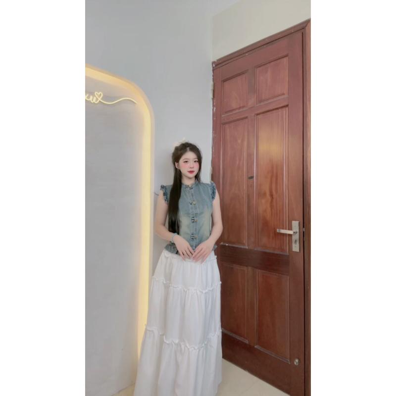 Set DONGXU S142 gồm áo jean cổ tàu sát nách phối chân váy xếp tầng trắng dài cho nữ