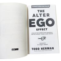Gambar Buku Motivasi  The Alter Ego Effect Kekuatan Identitas Rahasia Untuk Hidup Yang Luar Biasa By Todd Herman - Reneturos - The Alter Ego Effect dari jendelabook Kab. Klaten 4 Tokopedia