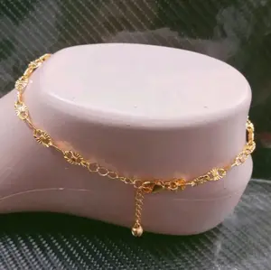 Gelang kaki rantai bunga