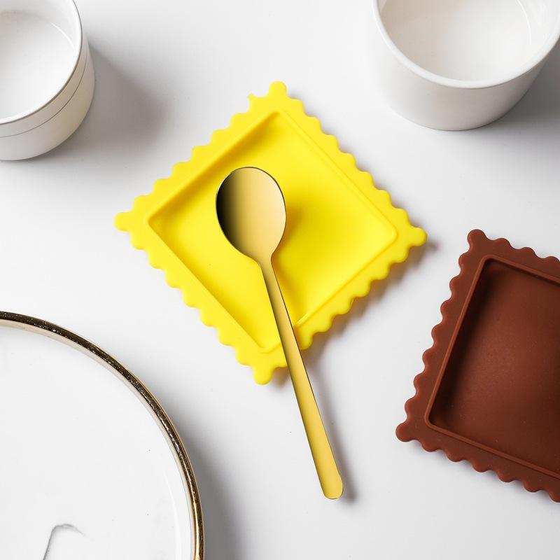 Product Introduction of Creative Soup Spoon Mat Biscuit Shaped Cartoon Desktop Silicone Thermal Insulation And Anti Scalding Pad Practical Kitchen Tool 0