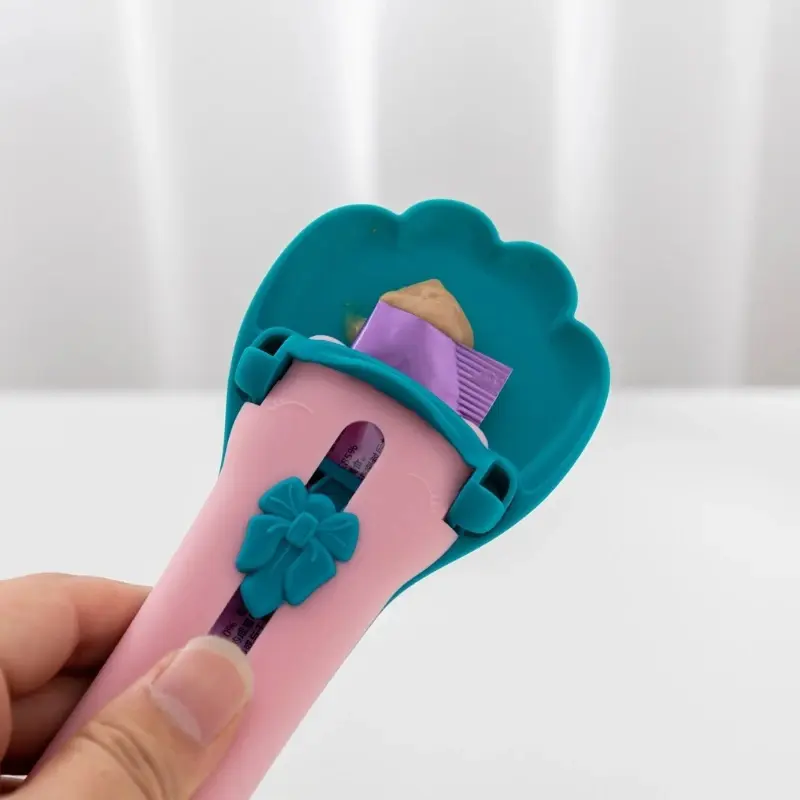 Pet Feed Spoon Snack Extrusion Food Scoop Cat Treat Bars Squeezer Feeder Puppy Kitten Liquid Food Cereal Dispenser