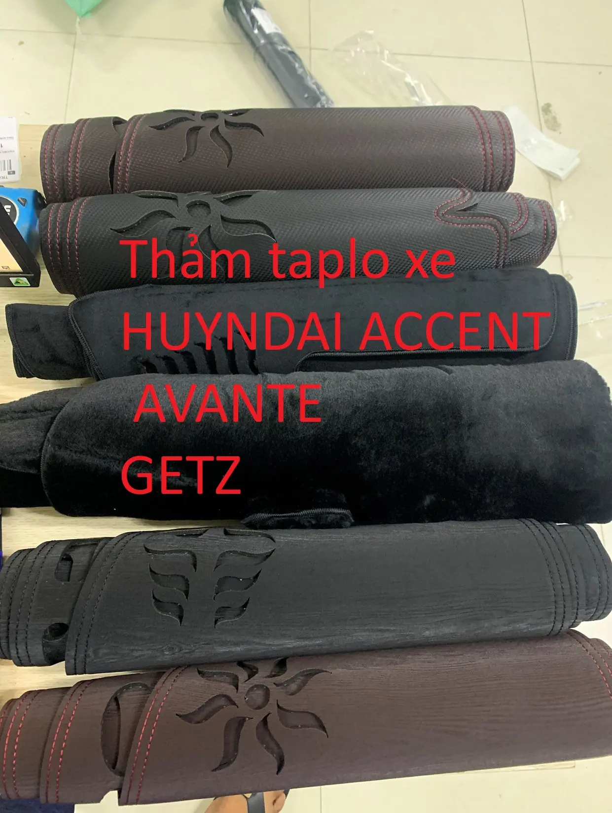 Thảm taplo xe HUYNDAI ACCENT - AVANTE - GETZ - chất liệu da vân gỗ-da carbon-nhung chống nắng che nắng cho bề mặt taplo khỏi phai màu