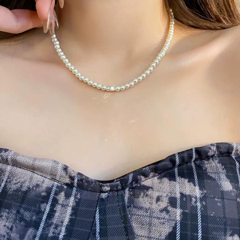Product Introduction of Pearl Necklace for Women, Niche Light Luxury Design, High-end Fashionable Temperament, Clavicle Chain, Choker, Sweater Chain, Bead Chain 18