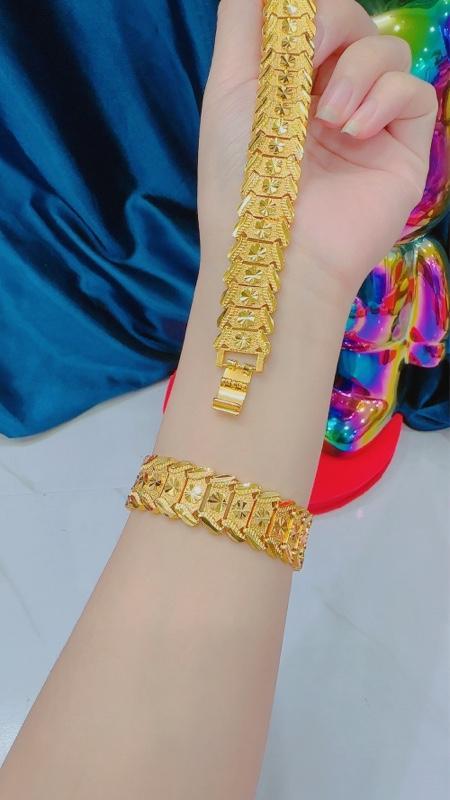 Product Introduction of Lắc tay hoa thị bản to màu 24 k  ( ấn vào phần mô tả để xem video cách mở khoá đeo lắc tay) 1