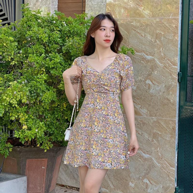 Váy hoa nhí nút bọc dáng ngắn