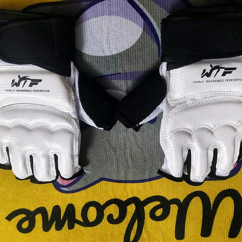 Bộ găng tay - găng chân Taekwondo 1