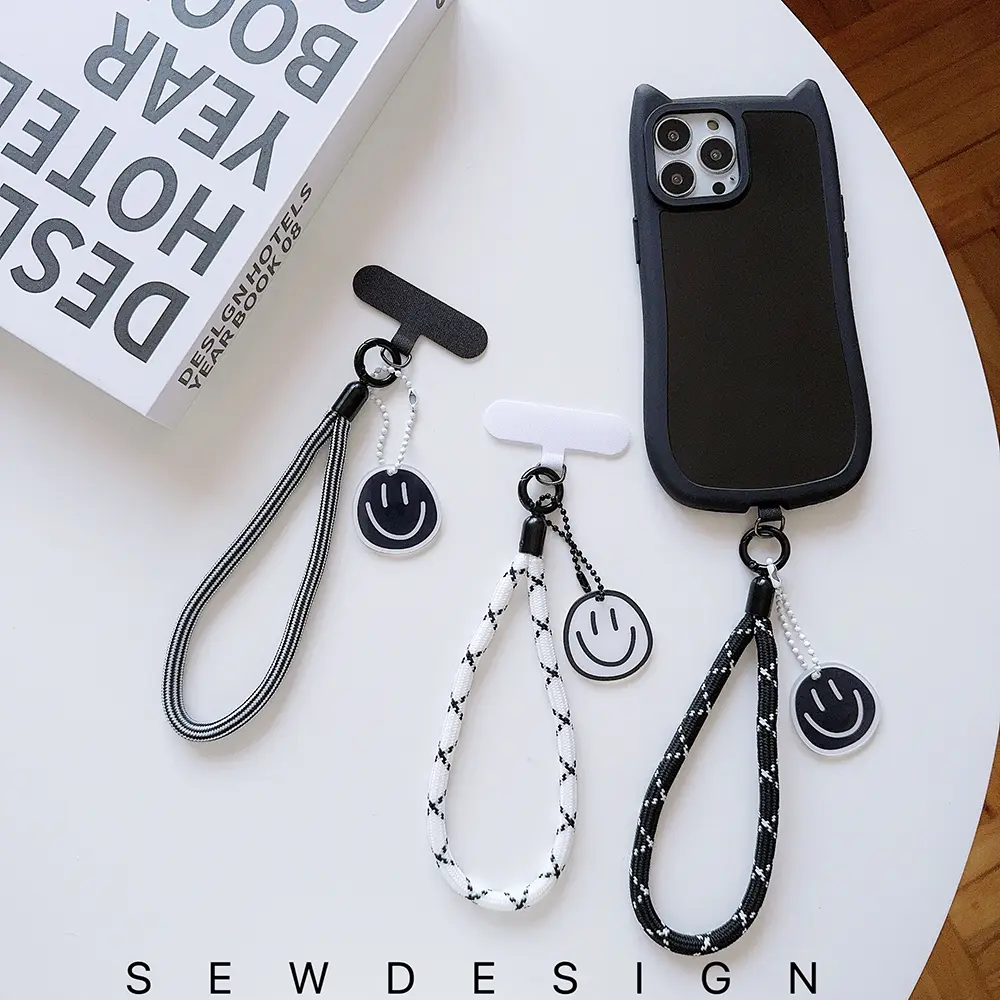 สายคล้องโทรศัพท์มือถือ ความยาวสั้น มีหัวเข็มขัดโลหะ จี้หน้ายิ้ม